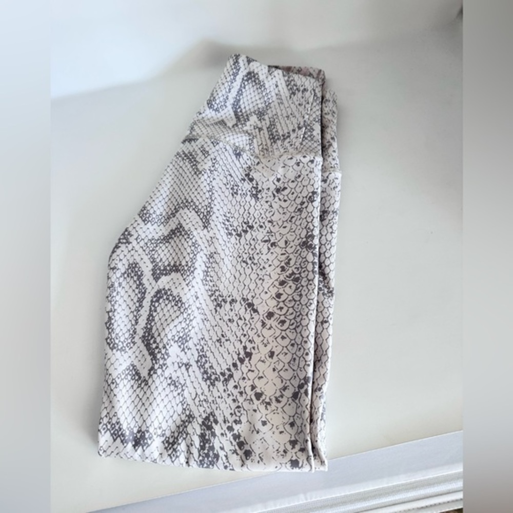 Onzie snake‎ print LeggingsS/m - Picture 4 of 7